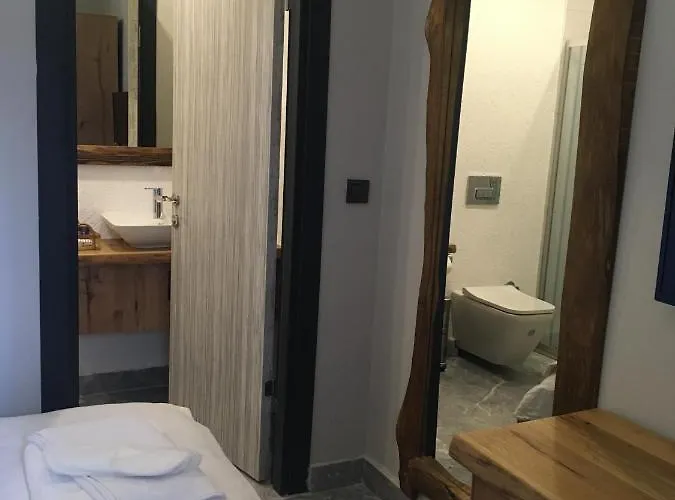 By Muhtar מלון *